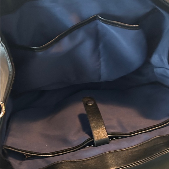 Elegant Black Leather Handbag - Picture 11 of 16